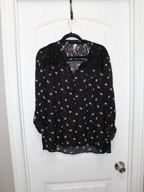 No Boundaries Sheer Black Skull Print Lace Accents Womens Size XL(15-17) (26-1)
